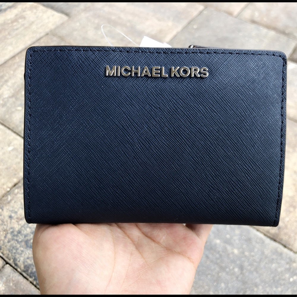 Michael Kors Medium Card Case Carryall Wallet - Picture 2 of 8